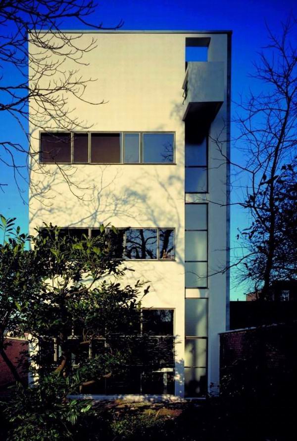在勒·柯布西耶的建筑与色彩中，住着一位孤独的巨人