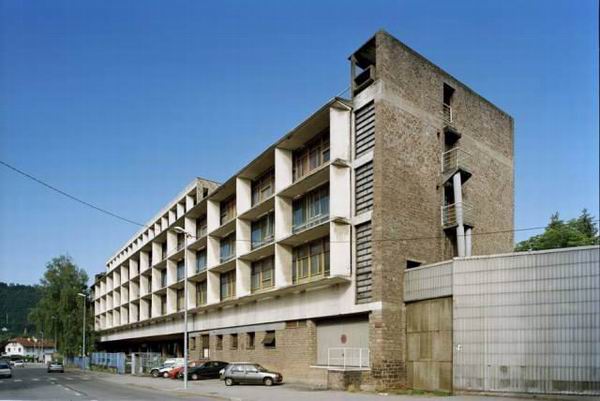 在勒·柯布西耶的建筑与色彩中，住着一位孤独的巨人