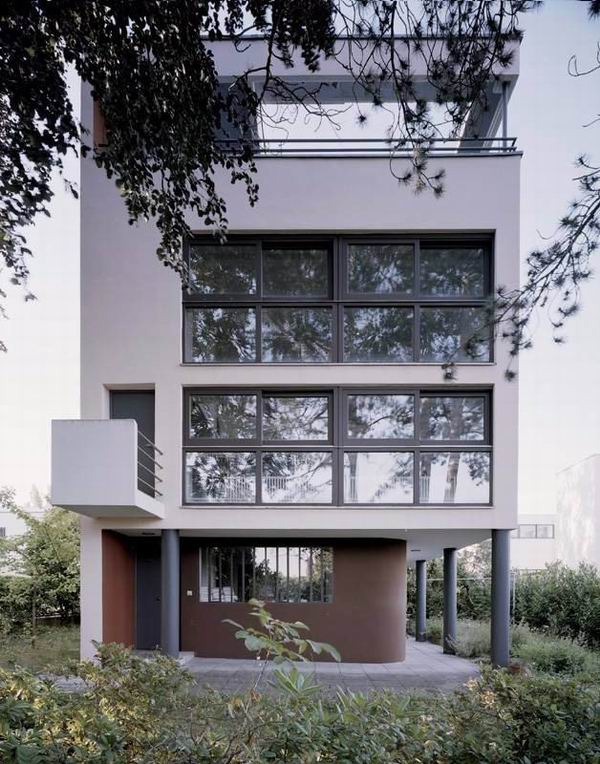 在勒·柯布西耶的建筑与色彩中，住着一位孤独的巨人