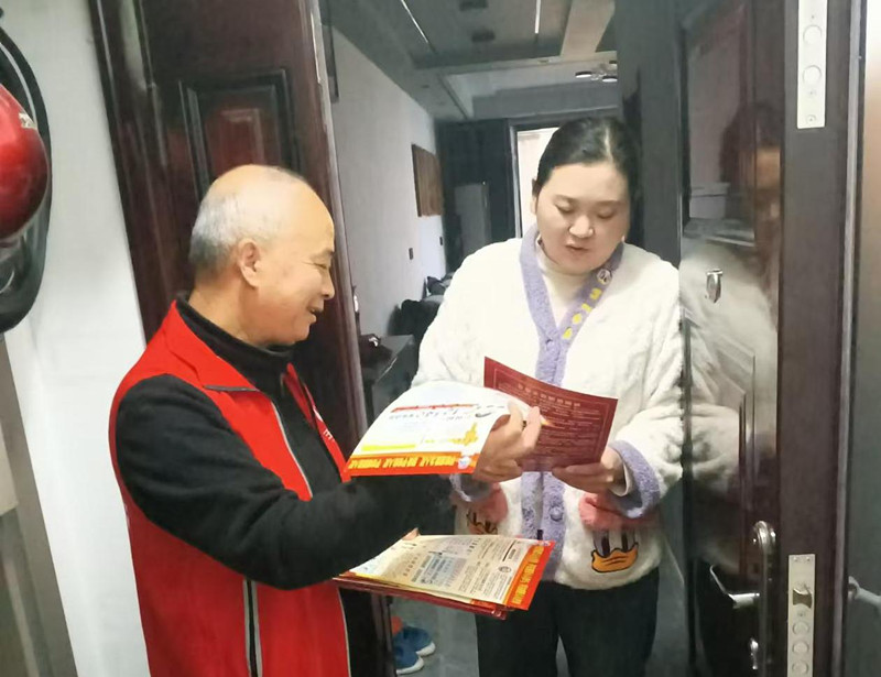 三级网格员胡秀朋.jpg